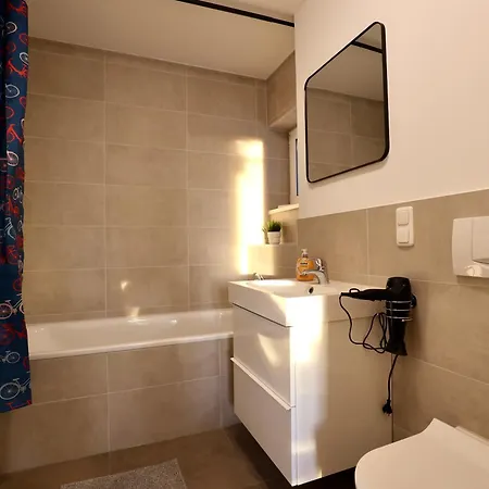 아파트 Modern Near Kristalltherme- Montirooms *