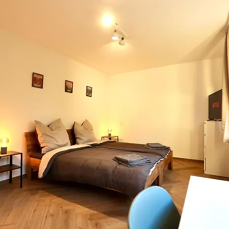 Modern Near Kristalltherme- Montirooms 루드비히스펠데