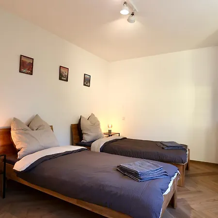 Modern Near Kristalltherme- Montirooms