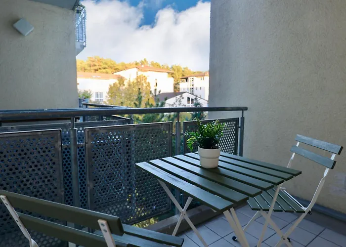 Modern Near Kristalltherme- Montirooms