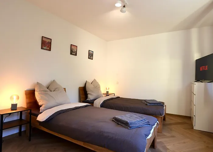 Modern Near Kristalltherme- Montirooms